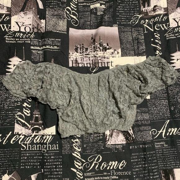 Hollister off the shoulder ruffle crop top size xs - Picture 1 of 3